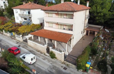 Pula. Zelenika! Freistehendes Haus! 50 Meter zum Strand! Meerblick!