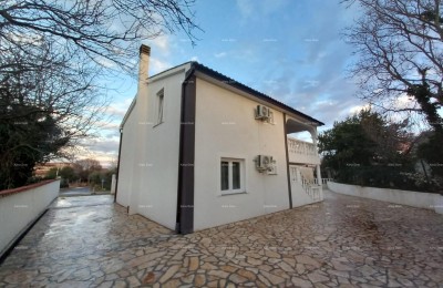 Verkauf eines Hauses mit zwei separaten Wohneinheiten, Šišan!