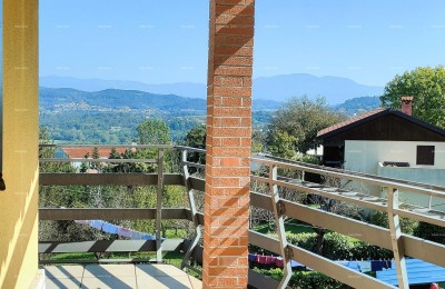Doppelhaus in Pazin mit Blick auf den Učka-Berg