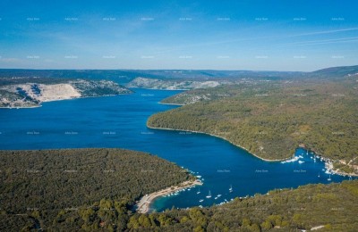 BARBAN – Baugrundstück + große landwirtschaftliche Fläche mit Meerblick