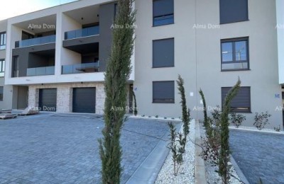 Verkauf! Wohnung in Neubau mit 3 Schlafzimmern und zwei Parkplätzen, Pula, Valdebek! S4