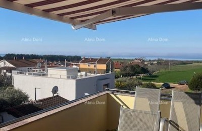 Neu im Angebot! Ausgezeichnete Wohnung mit großer Terrasse und Meerblick, Novigrad!