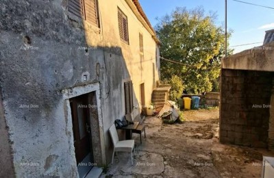Altes Steinhaus mit Grundstück, nahe Pazin