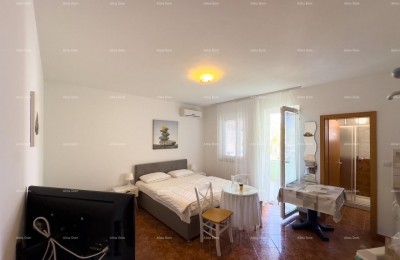 Nähe des Hotels Belvedere. Wir verkaufen ein Studio-Apartment in ausgezeichneter Lage in Medulin!