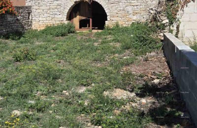 Steinernes Haus zur Renovierung – Nähe von Šišan