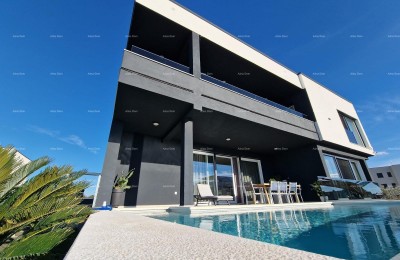 Zu verkaufen: Luxuriöse Villa in Medulin – 100 m vom Meer entfernt