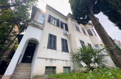 Verkauf einer Wohnung im Zentrum mit 4 Wohneinheiten, Pula!