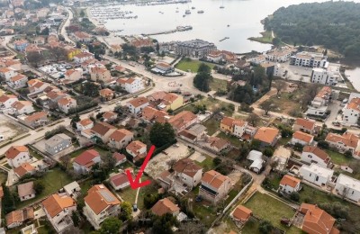 Exklusiv! Baugrundstück mit Projekt – 6 Wohnungen, 300 m vom Meer entfernt, Medulin!
