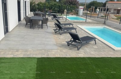 Verkauf - Doppelhaus mit beheiztem Pool, Poreč!