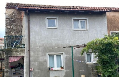 Verkauf eines Hauses mit Nebengebäude und Grundstück, Pula!