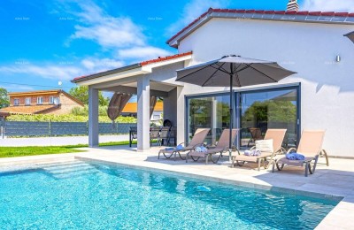 Pomer. Neue freistehende Erdgeschosswohnung mit Pool.