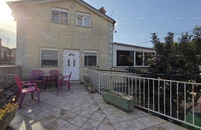 Haus mit zwei Wohneinheiten in Ližnjan