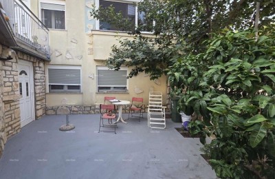 Haus mit zwei Wohneinheiten in Ližnjan