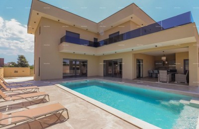 ZU VERKAUFEN: Moderne freistehende Villa in der Nähe von Pula – Loborika.