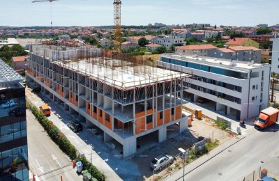 Pula! Mehrfamilienhaus, moderne Gebäude mit Aufzug, nahe dem Zentrum. S43