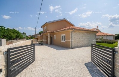 Luxuriöse, komplett eingerichtete Istrien-Villa mit Studio-Apartment, Pool und Meerblick, Kanfanar!