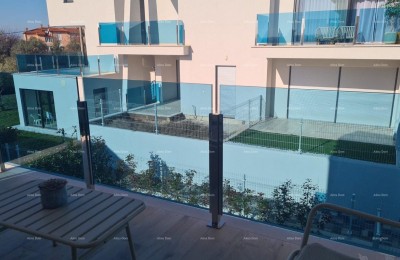 Moderner Apartment im Block E, mit Parkplatz und Abstellraum in der Nähe von Umag!