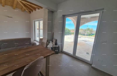 Elegante Villa in ruhiger Umgebung nahe dem Meer mit Blick auf Weinberge und Olivenhaine