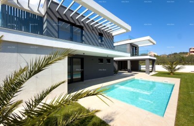 Pomer! Moderne Villa am Meer.
