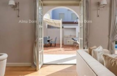 Prächtige Villa Mit Pool in Vabriga.