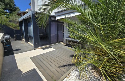 Moderne eingerichtete Wohnung in der Nähe des Zentrums von Pula mit Garten und Parkplatz