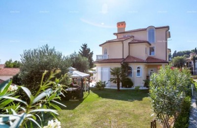 Haus mit Apartments und Pool in Premantura – Meerblick!