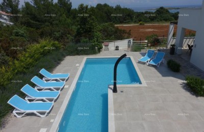 LIŽNJAN – FERIENHAUS MIT POOL, SOLARPANELEN UND MEERBLICK