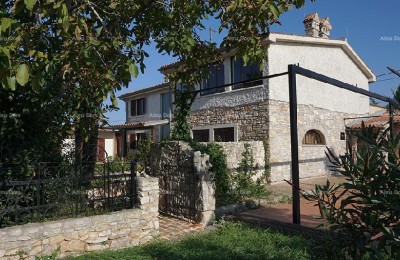 Haus mit Restaurant in der Nähe von Ližnjan - Hervorragende Investition!